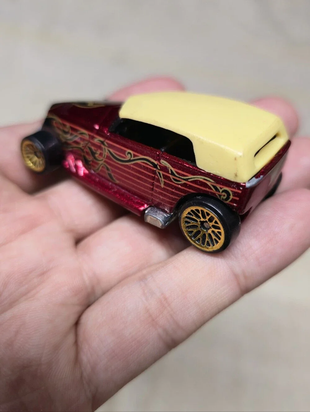 2000 Hot Wheels Hot Rod Magazine #5 Phaeton Red with Gold Lace